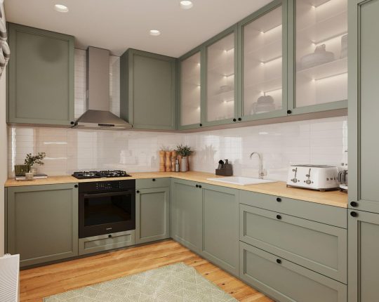 SIKO Rustikálna zelená matná kuchyňa, presklené dvierka, biely obklad za kuchyňou, drevená podlaha