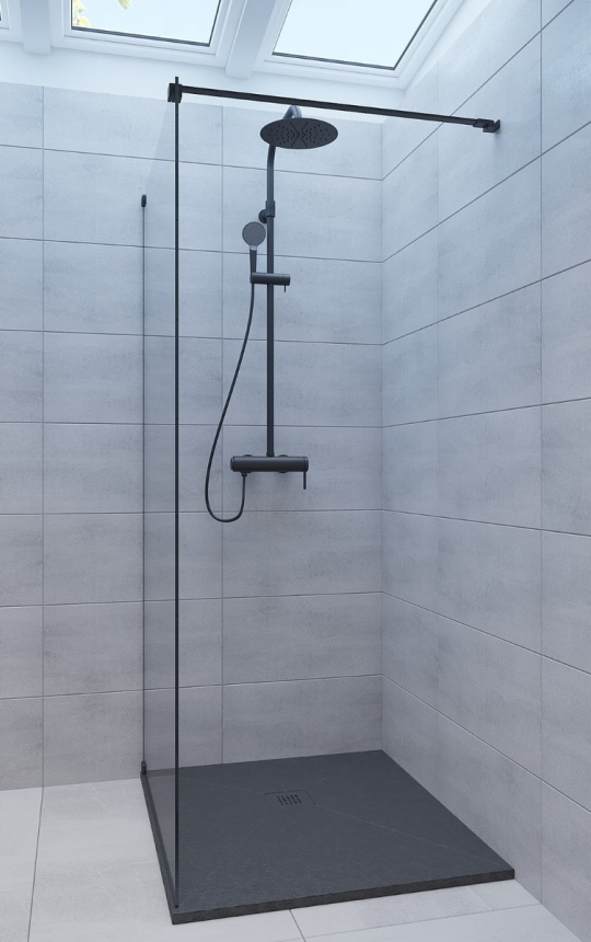 Sprchový systém SAT v černé barvě.