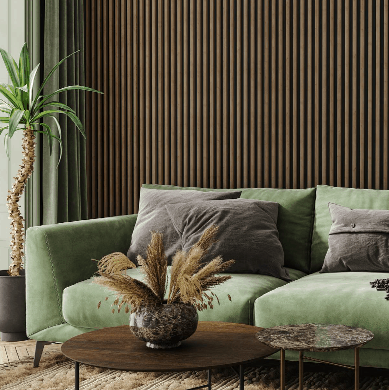 SIKO Akcentové stěny v podobě lamel se stanou designovým doplňkem pohodlné pohovky v moderním obýváku.
