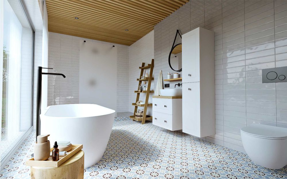 SIKO Moderná kúpeľňa s bielym obkladom, dlažbou s jemným vzorom, voľne stojacou vaňou a sprchovacím kútom.