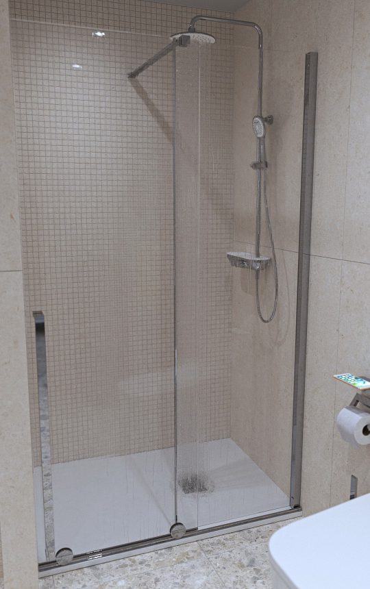 Úsporné sprchovanie v sprchovacom kúte vďaka úspornej sprche, batérii so studeným štartom aj úspornému perlátoru.