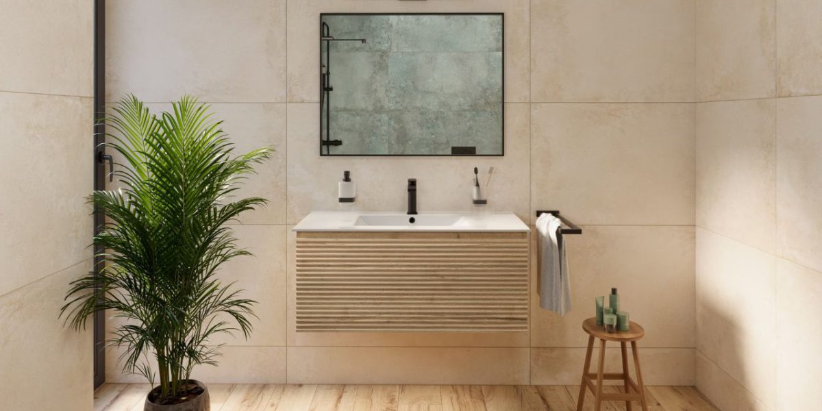 SIKO cover Moderní koupelna, krémový obklad, dřevěná podlaha, závěsná umyvadlová skříňka v designu světlé dřevo.
