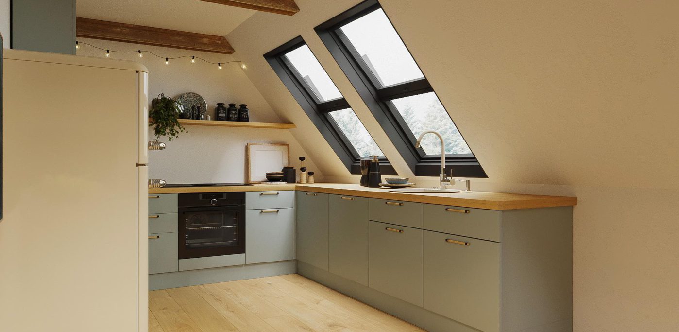 SIKO 3 Podkrovná kuchyňa v mätovo zelenej farbe s matným povrchom, priznané stropné trámy, retro dizajn a veľké strešné okná