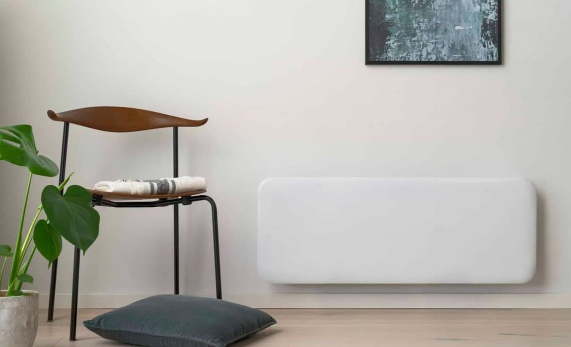 SIKO_Bílý topný panel v moderním interiéru ušetří energie, vytápí sálavým teplem, ideální pro alergiky.