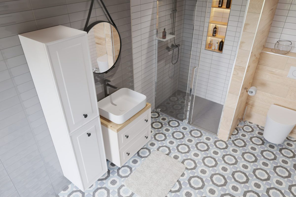 SIKO_Hygge a škandinávsky štýl v kúpeľni. Patchwork na podlahe, svetlá kúpeľňová predložka, veľký sprchovací kút, biely nábytok, okrúhle závesné zrkadlo