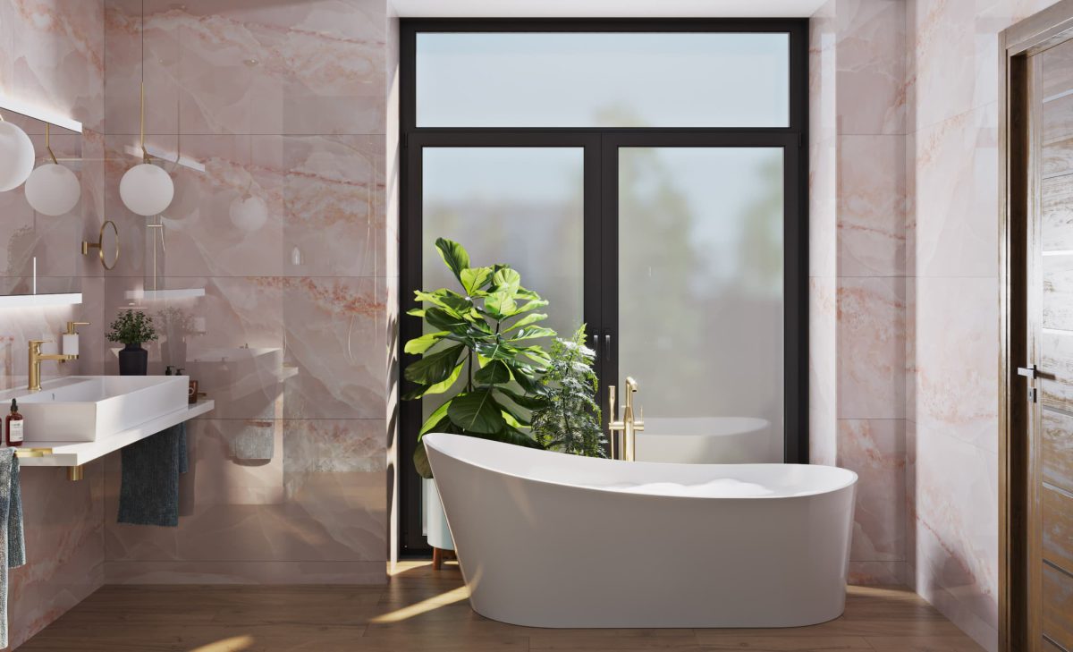 SIKO_Volně stojící bílá vana v koupelně, obklad a dlažba v designu mramoru v růžovém odstínu, hranaté umyvadlo na desku, květiny v koupelně.