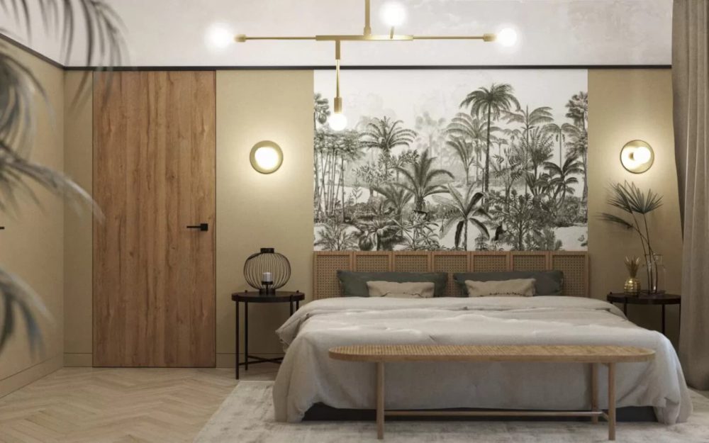 SIKO_Dřevěné dveře do moderní ložnice v tropickém stylu, fototapeta, béžové závěsy, manželská postel s přehozem, vysoké stropy.